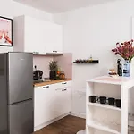 Air-conditioned Gatawaystudio 900m From Station, Parking On Site Apartmán