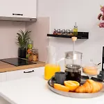 Apartmán Air-conditioned Gatawaystudio 900m From Station, Parking On Site