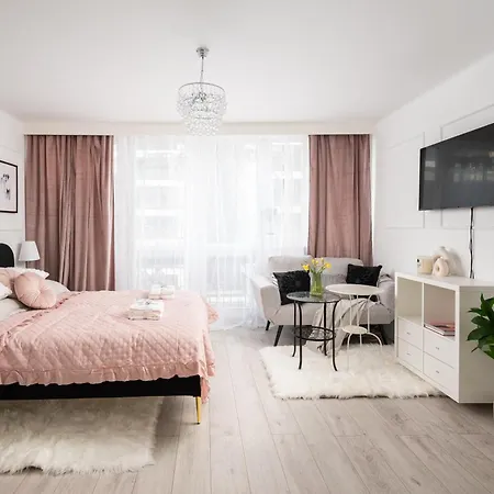 Air-conditioned Gatawaystudio 900m From Station, Parking On Site Apartment Warsaw