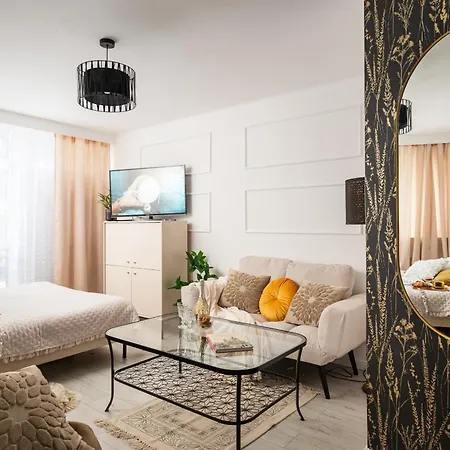 Air-conditioned Gatawaystudio 900m From Station, Parking On Site Apartment Warsaw