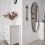 아파트 Air-conditioned Gatawaystudio 900m From Station, Parking On Site 바르샤바