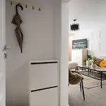 아파트 Air-conditioned Gatawaystudio 900m From Station, Parking On Site