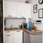 Air-conditioned Gatawaystudio 900m From Station, Parking On Site