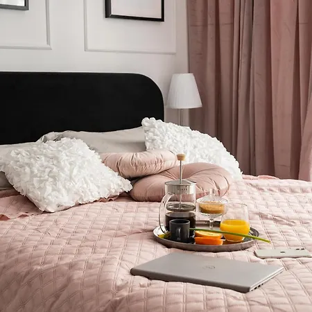 Air-conditioned Gatawaystudio 900m From Station, Parking On Site דירה ורשה