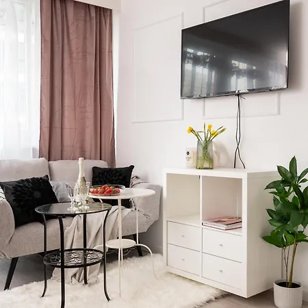 Air-conditioned Gatawaystudio 900m From Station, Parking On Site * Varsovie