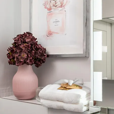 Air-conditioned Gatawaystudio 900m From Station, Parking On Site