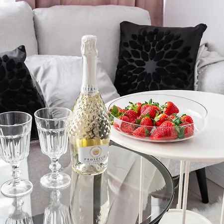 Air-conditioned Gatawaystudio 900m From Station, Parking On Site דירה