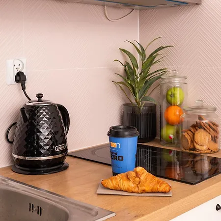 Air-conditioned Gatawaystudio 900m From Station, Parking On Site ורשה