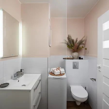 Air-conditioned Gatawaystudio 900m From Station, Parking On Site ורשה