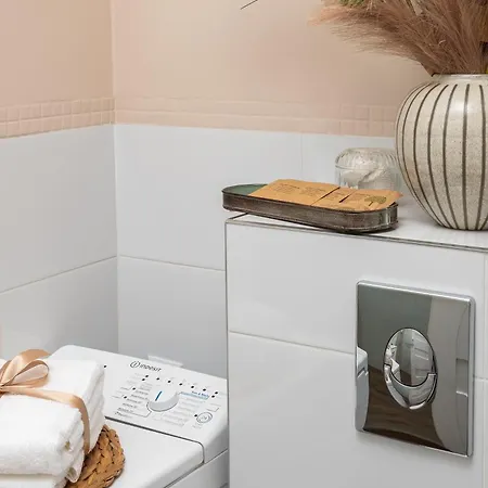 Air-conditioned Gatawaystudio 900m From Station, Parking On Site