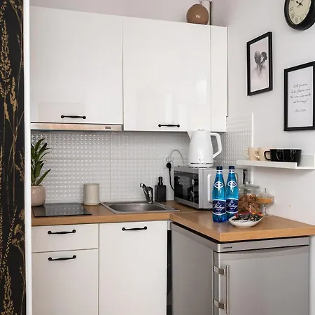 Air-conditioned Gatawaystudio 900m From Station, Parking On Site