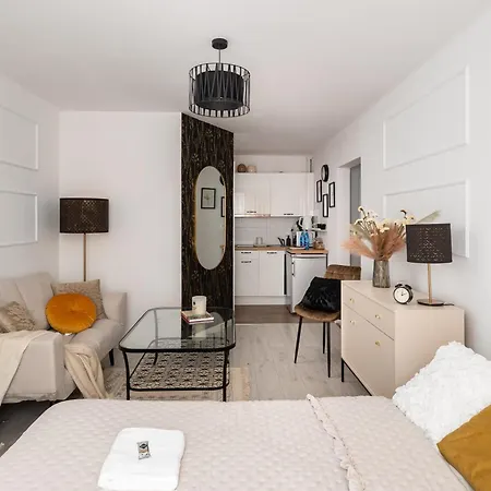 Air-conditioned Gatawaystudio 900m From Station, Parking On Site *