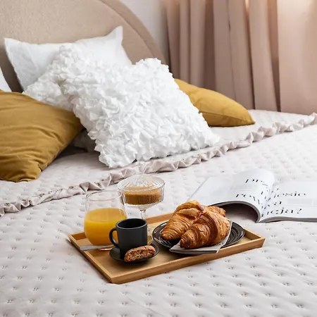 Air-conditioned Gatawaystudio 900m From Station, Parking On Site *